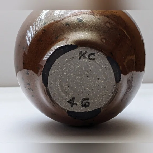 Studio Red & Black Stoneware Bud Base (Signed) - Picture 6 of 7